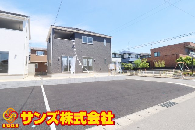 郡山市久留米3丁目　　　　１号棟　　　柴宮小学校、郡山第３中学区の外観|南西側から見た駐車場を含む外観♪