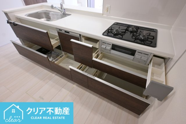 【キッチン】 | 桐生市相生町1丁目　ブルーミングガーデン | 収納力バッチリなキッチンは深いお鍋や食器もしっかり仕舞えます♪