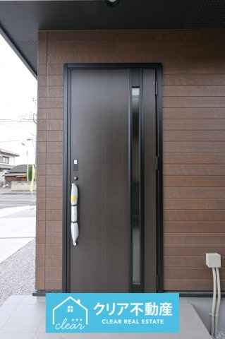 【玄関】 | 桐生市相生町1丁目　ブルーミングガーデン | ダブルロックで防犯性も◎の玄関