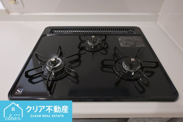 【キッチン】 | 桐生市相生町1丁目　ブルーミングガーデン | 三口コンロで家事効率アップ！