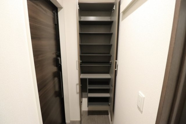 ラヴィエベルの玄関|シューズクロークです