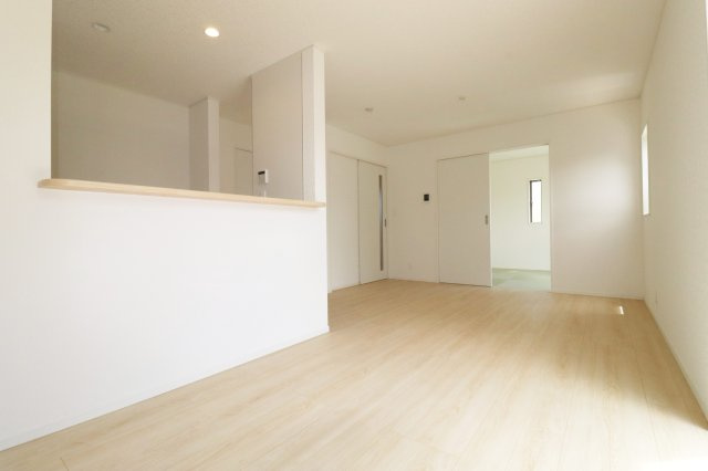 郡山市富田町字町内　　　　１号棟　　　富田小学校、富田中学区の居間・リビング