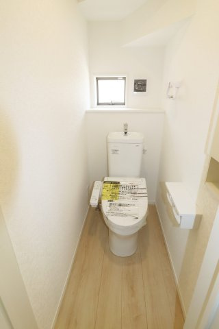 郡山市富田町字町内　　　　１号棟　　　富田小学校、富田中学区のトイレ