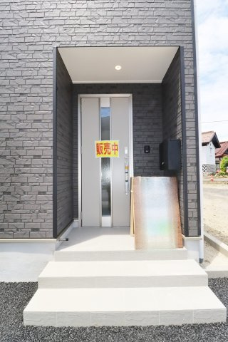 郡山市富田町字町内　　　　１号棟　　　富田小学校、富田中学区の玄関