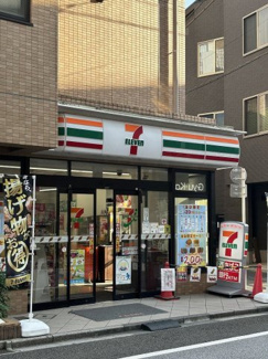 セブン-イレブン 世田谷用賀駅東店 徒歩4分。 320m