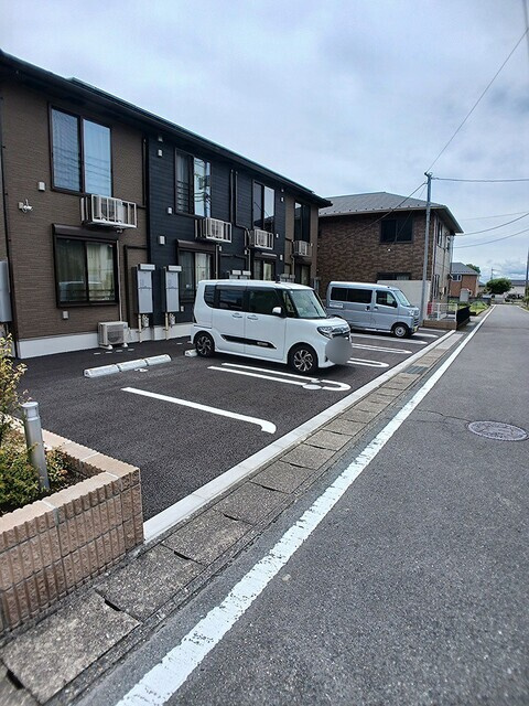 フェリーチェ’２５の駐車場