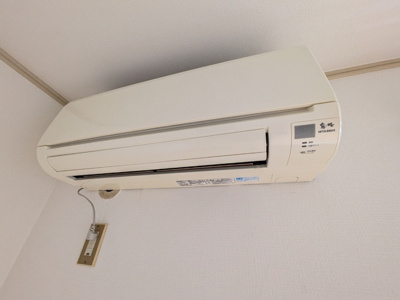 洋室にエアコン１基付き★