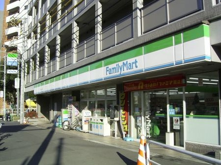 クレア上落合の周辺|ファミリーマート新宿上落合店まで227ｍ