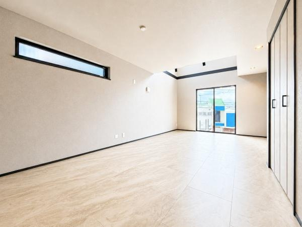 横浜市戸塚区深谷町の新築一戸建の居間・リビング|明るいLDK！！
陽当たり良好です。