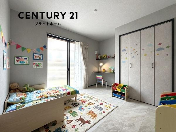 横浜市戸塚区深谷町の新築一戸建の洋室|クローゼットもあるので収納にも困りません！
荷物が多い方にも安心です。
※家具等はＣＧでの参考レイアウトです。