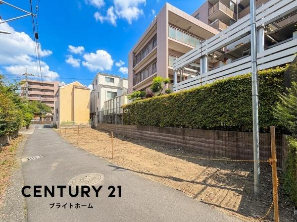 横浜市南区井土ケ谷中町の新築一戸建の前面道路含む現地写真|閑静な住宅街につき住環境良好です♪
お気軽にお問い合わせください。