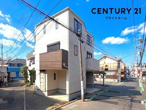 横浜市南区井土ケ谷中町の新築一戸建の外観：施工例|同じ施工会社が建築した施工例です。
同仕様物件のご案内もさせていただきます。
※外壁・屋根・玄関等の色合いや形状は違います。