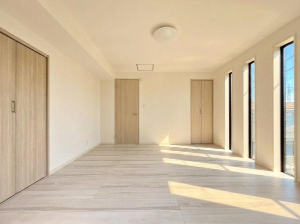 横浜市栄区笠間５丁目の新築一戸建の洋室|クローゼットもあるので収納にも困りません！
荷物が多い方にも安心です。