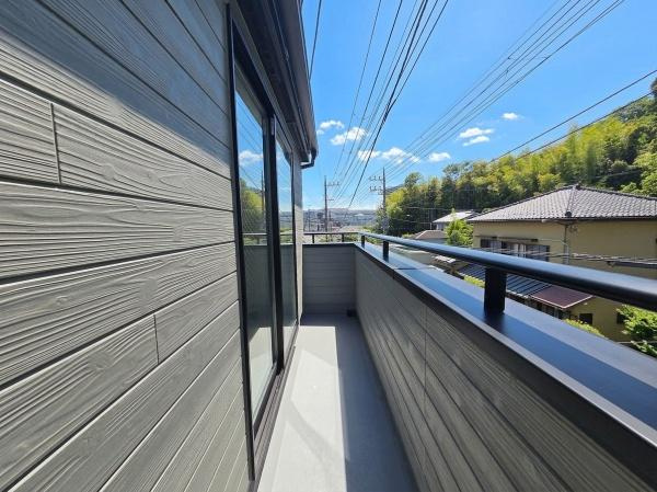 横浜市栄区笠間５丁目の新築一戸建のバルコニー|陽当り良好のバルコニー！
風通しもよく気持ちいいです