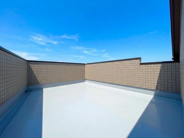 横浜市戸塚区深谷町の新築一戸建のバルコニー|広さも十分のルーフバルコニー！！
陽当り・通風良好で洗濯物も良く乾きます。
風が心地よいです！