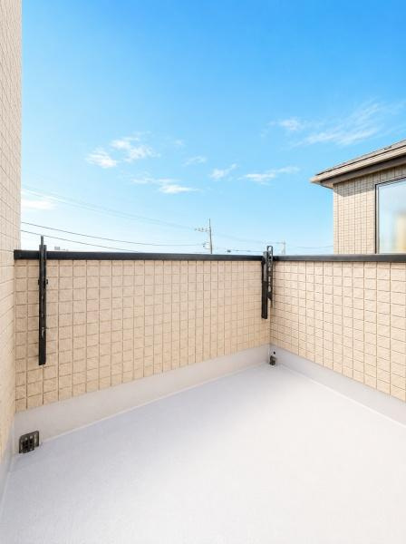 横浜市戸塚区深谷町の新築一戸建のバルコニー|陽当り良好のバルコニー！
風通しもよく気持ちいいです