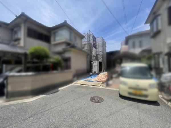【前面道路含む現地写真】 | スーパーや小・中学校など生活施設が近くに揃う好立地！