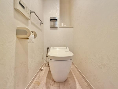 【トイレ】 | 少女の赤い帽子泉北深井 | 節水型でエコなトイレには、今では当たり前のウォシュレット付き。便座を温める機能付き！