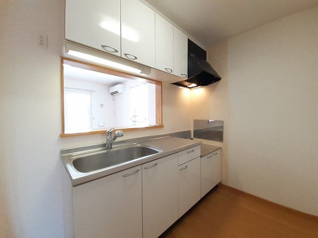 ボヌールカメリアＢのキッチン|コンパクトなキッチンで掃除もラクラク