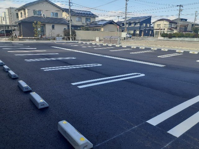 アザレアＥａｓｔの駐車場|駐車場があるので、車を買う予定の方も安心です