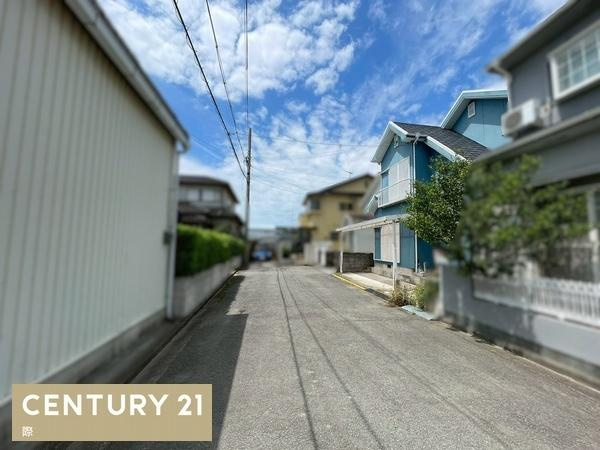 和歌山市永穂　中古戸建の前面道路含む現地写真