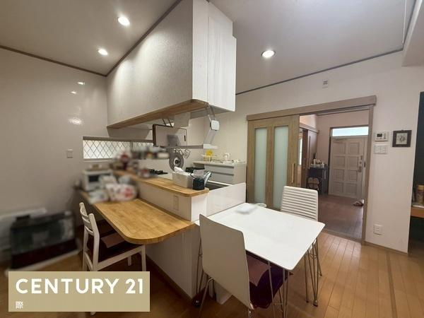 和歌山市栄谷　中古戸建の居間・リビング