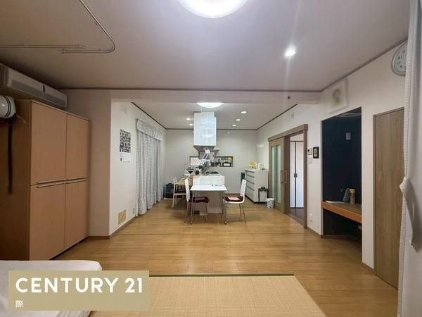 和歌山市栄谷　中古戸建の居間・リビング