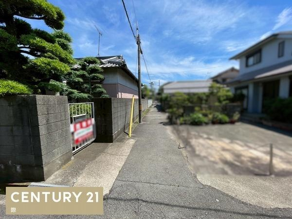 和歌山市東小二里町　中古戸建の前面道路含む現地写真