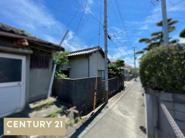 和歌山市東小二里町　中古戸建の前面道路含む現地写真