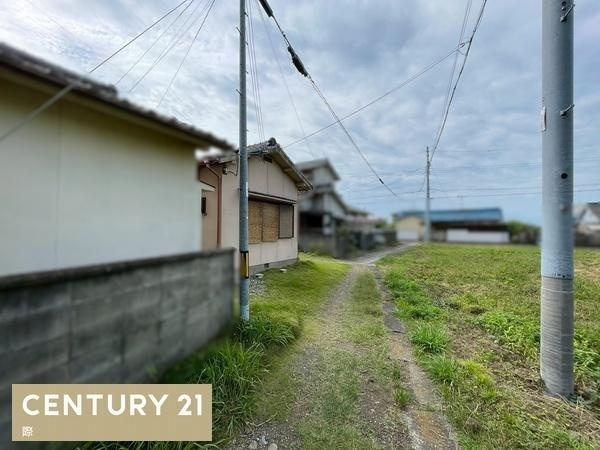 和歌山市栄谷　中古戸建の前面道路含む現地写真