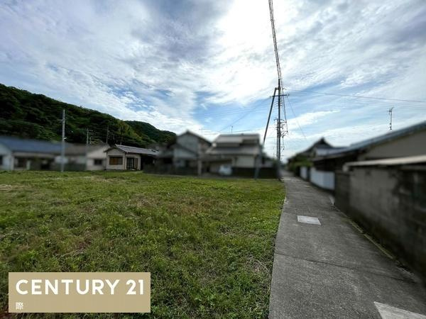 和歌山市栄谷　中古戸建の前面道路含む現地写真