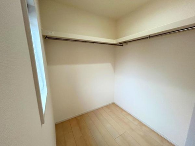 【収納】 | 草加市稲荷4丁目・戸建 | 大容量のウォークインクローゼット♪

