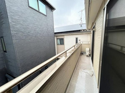 【バルコニー】 | 草加市稲荷4丁目・戸建 | 広さもあり洗濯物も干しやすい♪