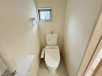 【トイレ】 | 草加市稲荷4丁目・戸建 | ウォシュレット付きのトイレです♪