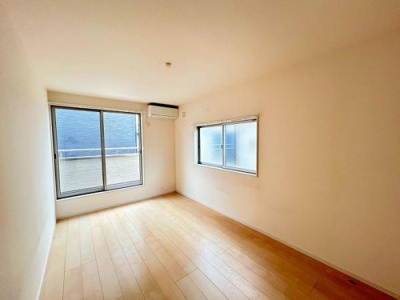 【洋室】 | 草加市稲荷4丁目・戸建 | 明るく、風通しの良い洋室です♪
