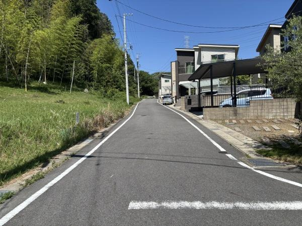 幸田町深溝字緑台・中古戸建の前面道路含む現地写真|前面道路です。
