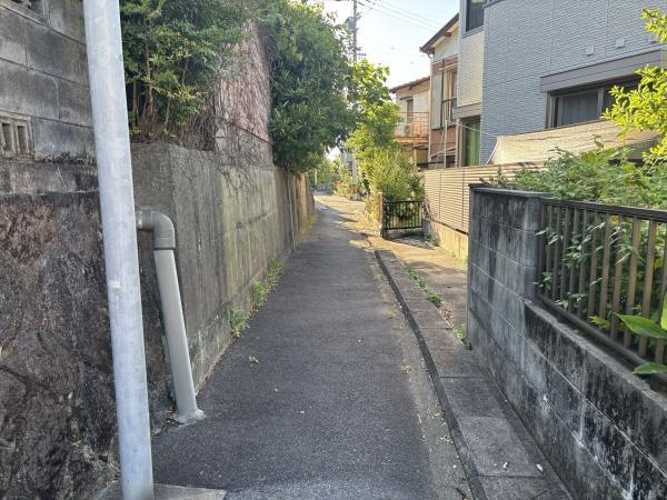 岡崎市鴨田町・中古戸建の前面道路含む現地写真|前面道路です。