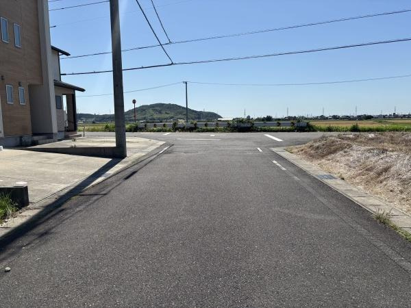 幸田町相見・中古戸建の前面道路含む現地写真|前面道路です。