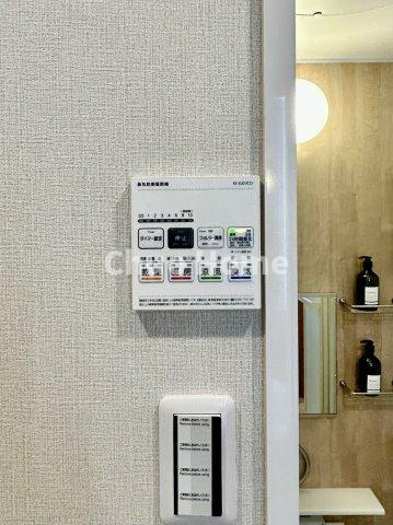 グリーンパーク北綾瀬弐番館の冷暖房・空調設備|【浴室乾燥機】暖房・冷風・換気・乾燥が可能です。毎日を快適に過ごせるうれしい機能が揃っています。雨の日の洗濯物も安心です。