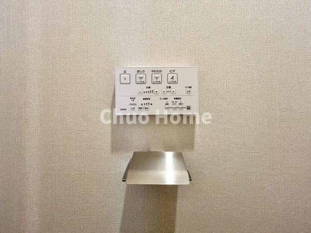 グリーンパーク北綾瀬弐番館の内装|【ウォシュレット】清潔に使いたいお手洗いには最適な設備です。もちろんウォームレットも標準装備です。