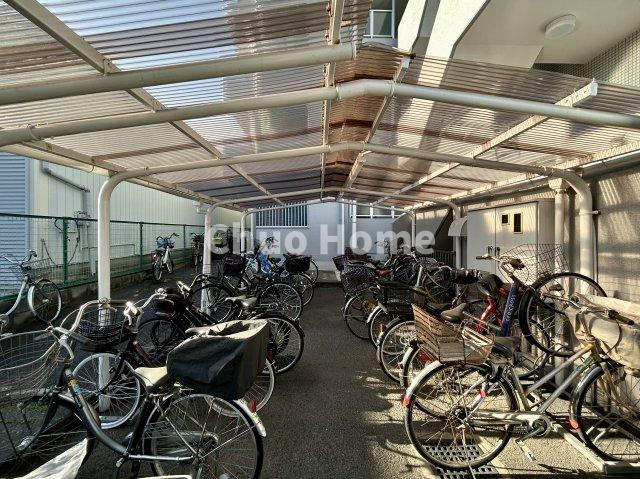 グリーンパーク北綾瀬弐番館の駐輪場|【自転車置き場】最新の空き状況や費用などの詳細は担当スタッフまでお問い合わせください。