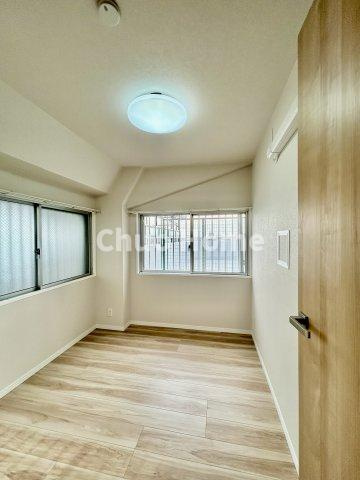 グリーンパーク北綾瀬弐番館の子供部屋|【子供部屋】お子様を持つ家庭の約6割が「家族や子どものため」に購入を希望。入学後の転校を避け、広い空間でのびのび育てたいなどの親心が、家探しのきっかけになっているようです。