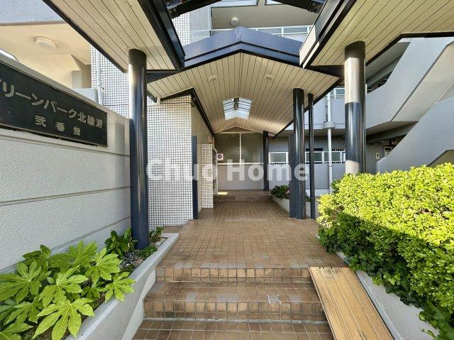 グリーンパーク北綾瀬弐番館のエントランス|【エントランス】マンションのエントランスは、その物件の印象を決める、顔とも言える場所です。毎日通る場所ですからきれいなのが一番です。