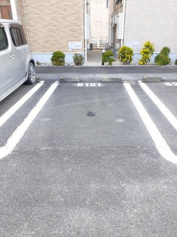 グレースなごみＢの駐車場