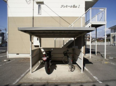 【その他共用部分】 | プレミールＥｓｔⅡ | 屋根付きの駐輪場があります♪