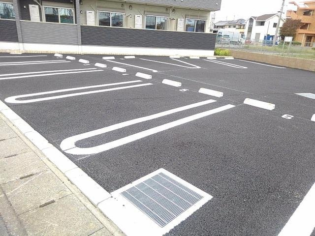 ピースビレッジの駐車場