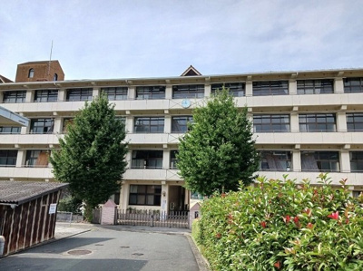【周辺】 | ルペ・ヤシロ | 八幡浜市立神山小学校様まで1000m