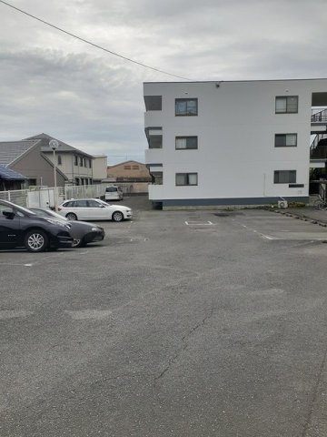 アムール和泉の駐車場