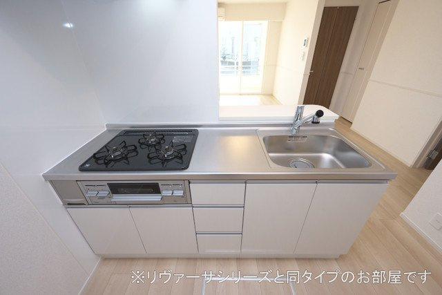 グレーシアＮ．東温Ａのキッチン