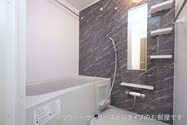 グレーシアＮ．東温Ａの浴室